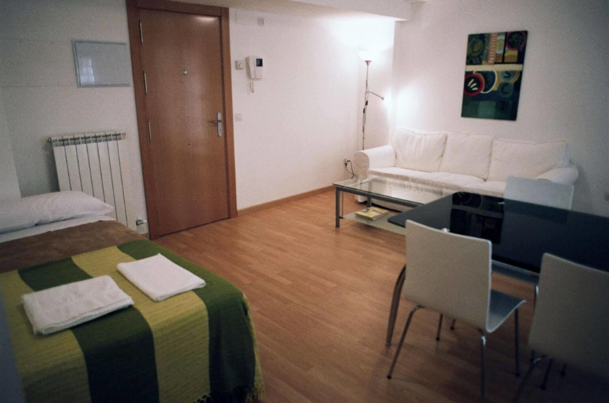 Apartamentos Auhabitat Zaragoza, Edificio De Apartamentos Turisticos 外观 照片
